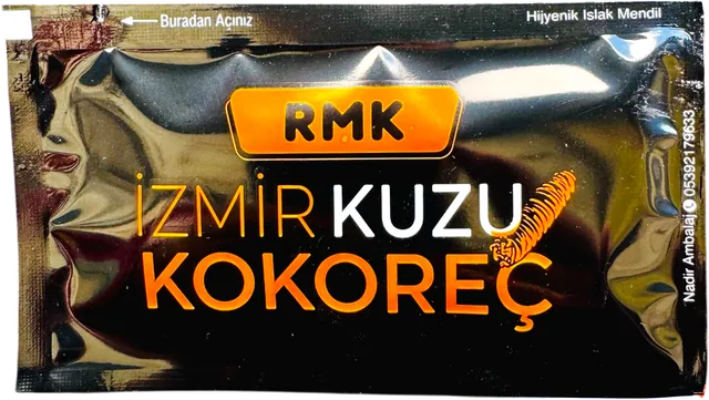 RMK İzmir Kuzu Kokoreç logolu 7 × 12 cm baskılı ıslak mendil ambalajı — logo yüzü
